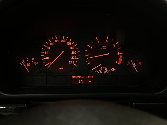 BMW 523i 10 of 18