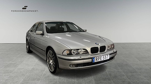 BMW 523i 3 of 18