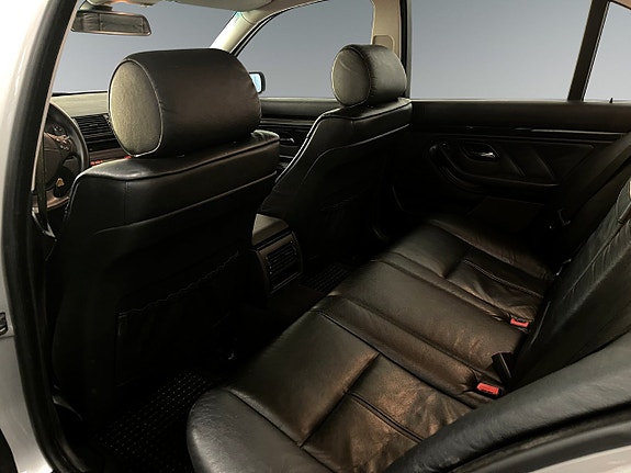 BMW 523i 17 of 18