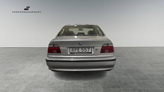 BMW 523i 5 of 18