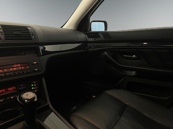 BMW 523i 16 of 18