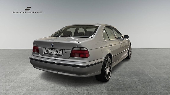 BMW 523i 4 of 18