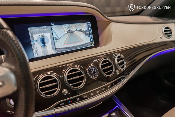 Mercedes-Benz S450 21 of 25