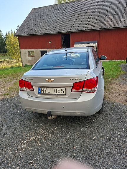 Chevrolet Cruze 3 of 3