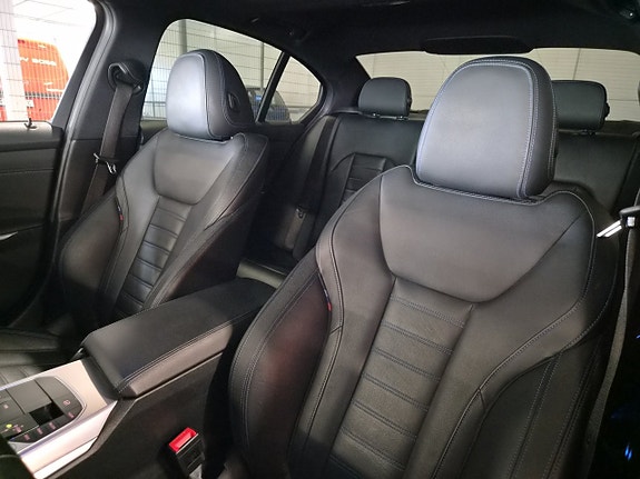 BMW 330e 14 of 25