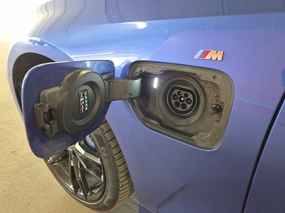 BMW 330e 10 of 25