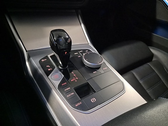 BMW 330e 20 of 25