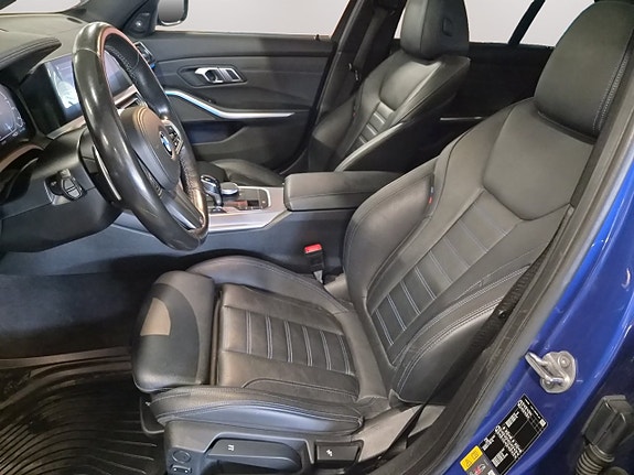 BMW 330e 12 of 25