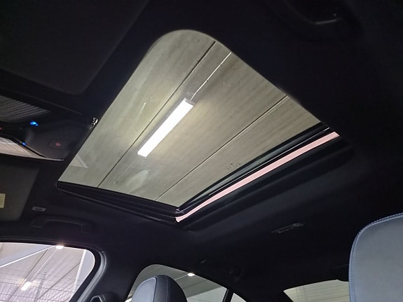 BMW 330e 17 of 25