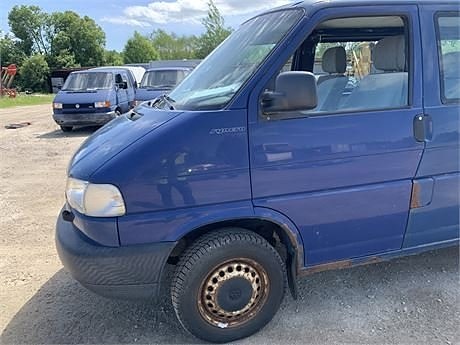Volkswagen Kombi 3 of 9