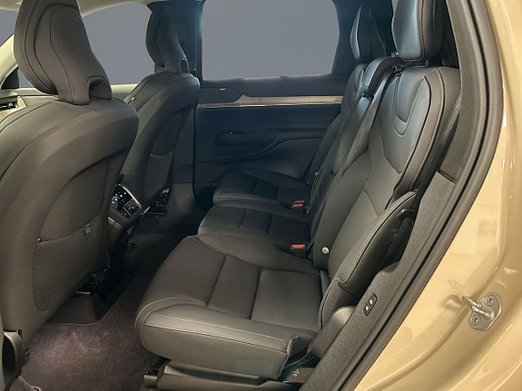 Volvo EX90 8 of 19