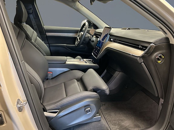 Volvo EX90 7 of 19