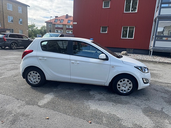 Hyundai i20 4 of 9