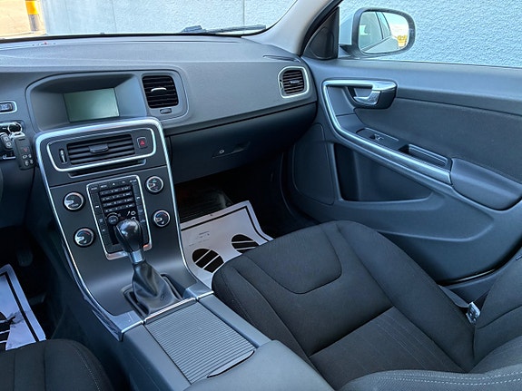 Volvo V60 12 of 18