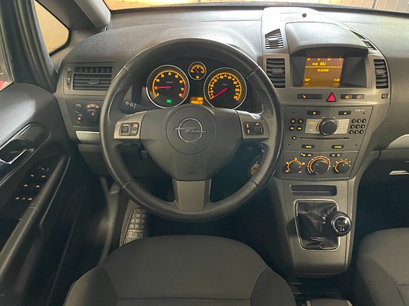 Opel Zafira 10 of 27