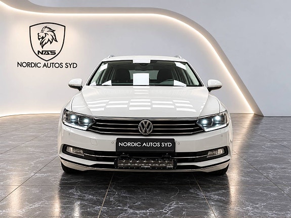 Volkswagen Passat 9 of 25