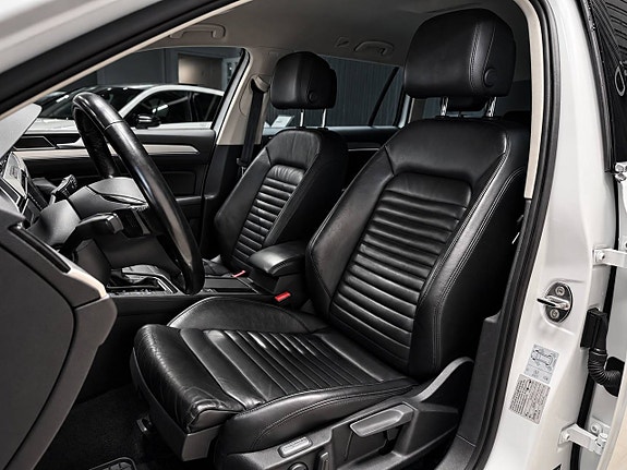 Volkswagen Passat 13 of 25