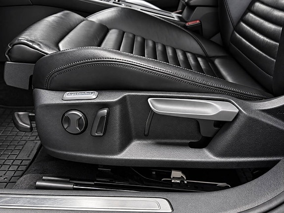 Volkswagen Passat 14 of 25