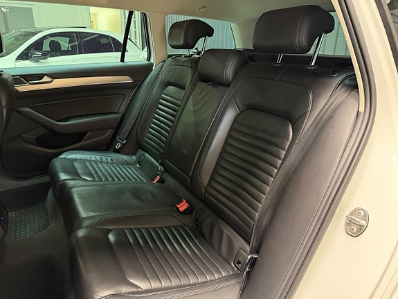 Volkswagen Passat 17 of 25
