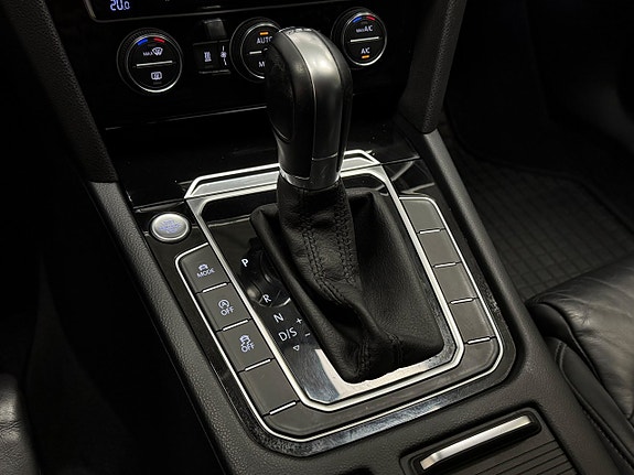 Volkswagen Passat 15 of 25