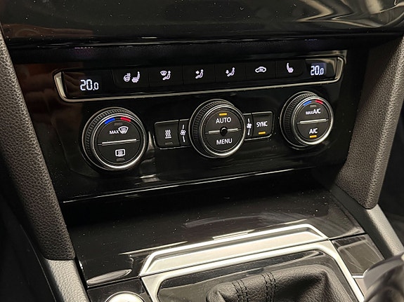Volkswagen Passat 18 of 25