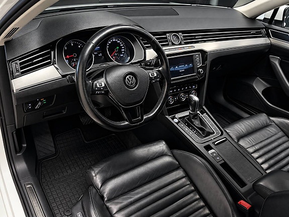 Volkswagen Passat 12 of 25