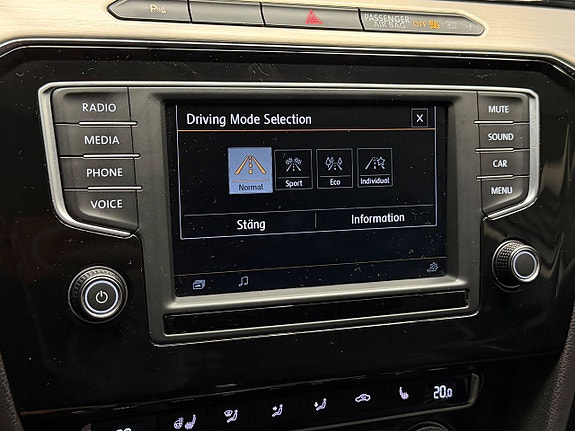 Volkswagen Passat 21 of 25