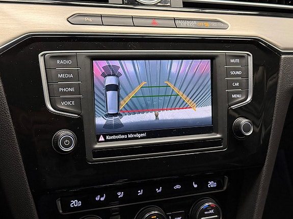 Volkswagen Passat 20 of 25