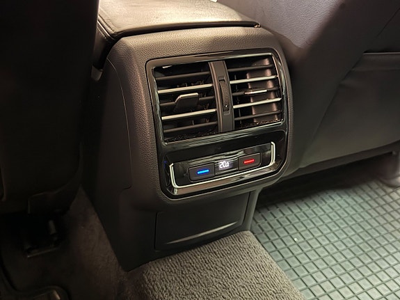 Volkswagen Passat 22 of 25