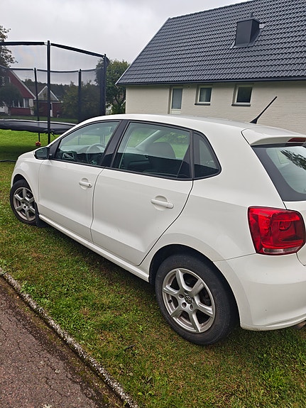 Volkswagen Polo 2 of 5