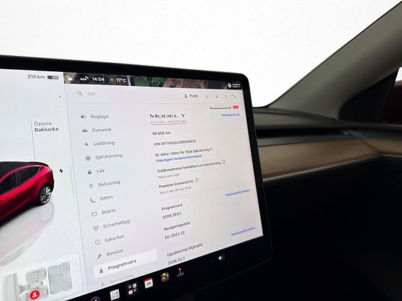 Tesla Model Y 23 of 30