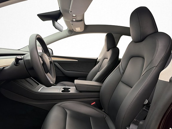 Tesla Model Y 14 of 30
