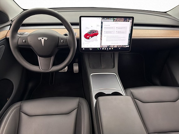 Tesla Model Y 15 of 30