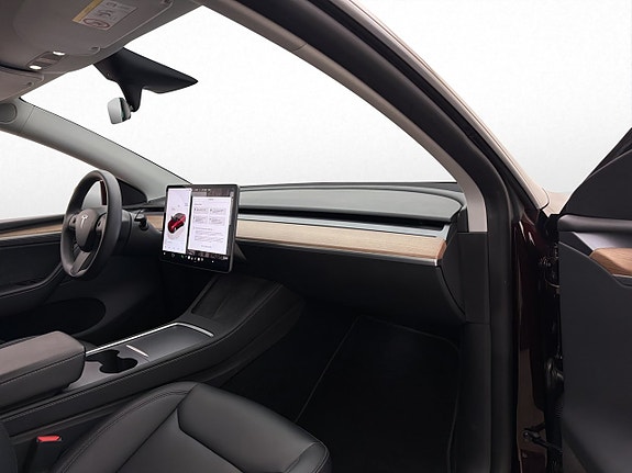 Tesla Model Y 17 of 30