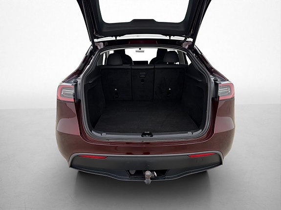 Tesla Model Y 21 of 30