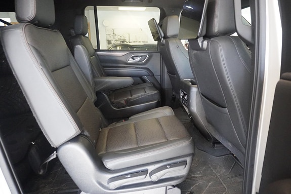 Chevrolet Suburban 7 of 9