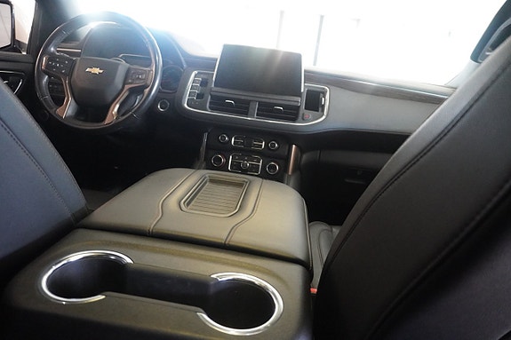Chevrolet Suburban 8 of 9