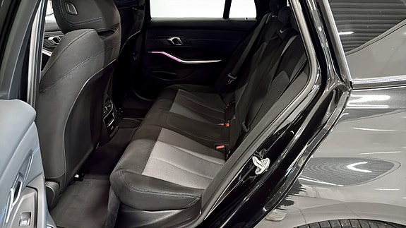 BMW 330e 5 of 9