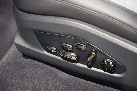 Porsche Cayenne 12 of 21