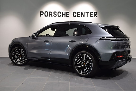Porsche Cayenne 16 of 21