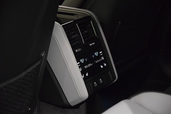 Porsche Cayenne 15 of 21