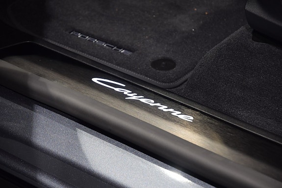 Porsche Cayenne 11 of 21