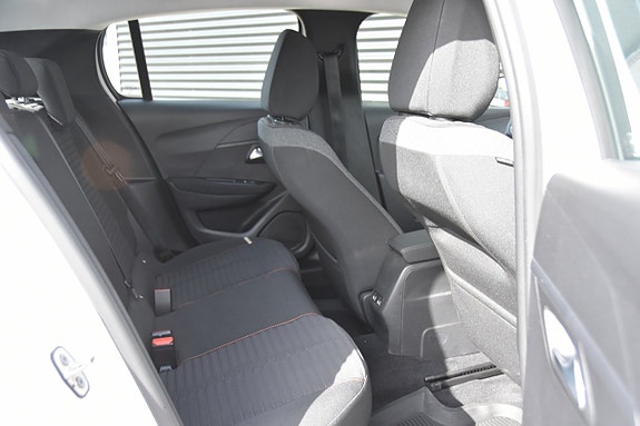 Peugeot 208 10 of 16