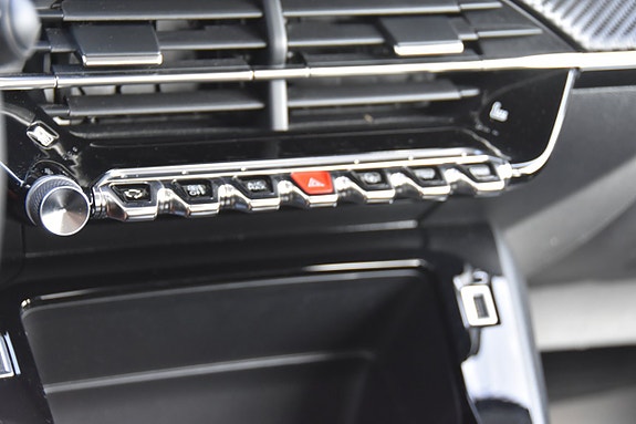 Peugeot 208 15 of 16