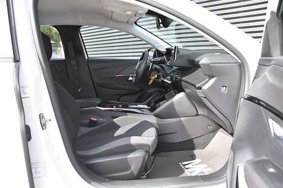 Peugeot 208 9 of 16