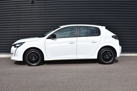 Peugeot 208 3 of 16