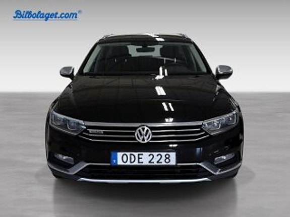 Volkswagen Passat Alltrack 2 of 10