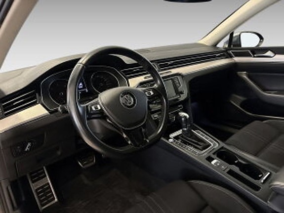Volkswagen Passat Alltrack 8 of 10