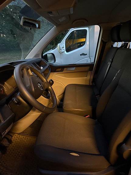 Volkswagen Caravelle 5 of 10