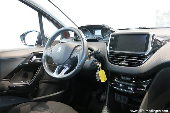 Peugeot 208 8 of 14